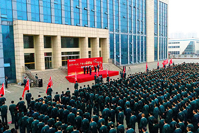 彩运网股份公司“大干一百天 产销过4000”劳动较量在公司总部大楼前隆沉召开